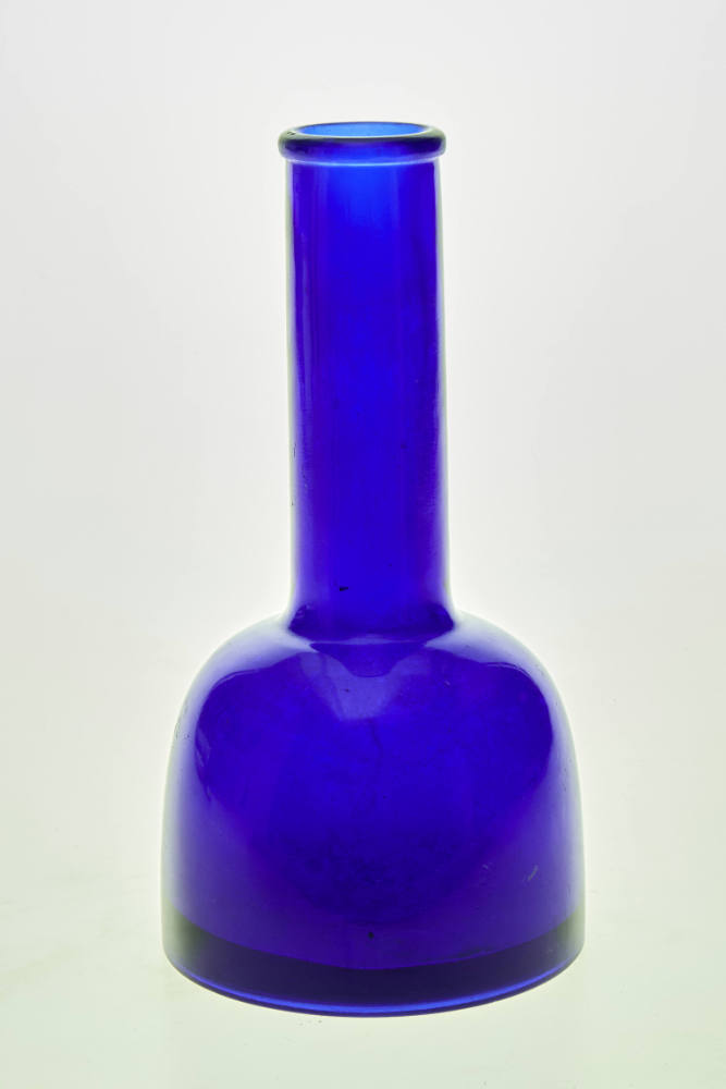 Blaue Vase in Schlegelform