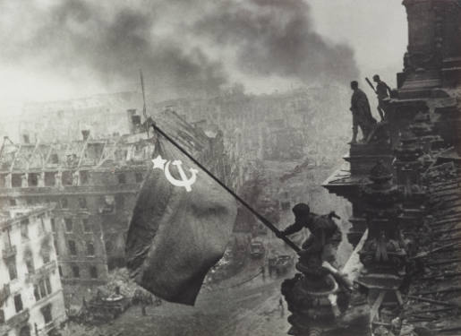 Ohne Titel (Auf dem Berliner Reichstag, 2. Mai 1945)