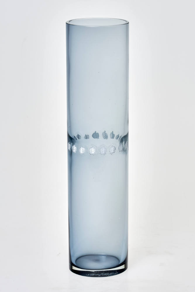 Graue Stangenvase