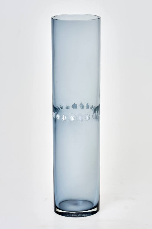 Graue Stangenvase