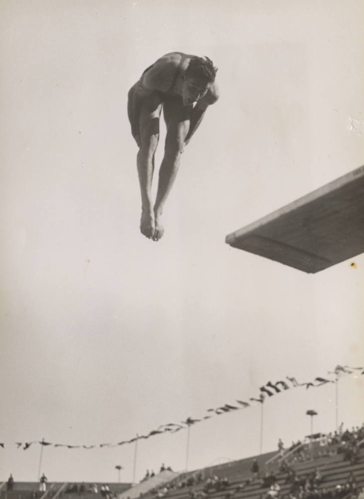 Die Sieger im Kunstspringen der Männer. Greene - USA beim Sprung (Olympische Sommerspiele 1936)