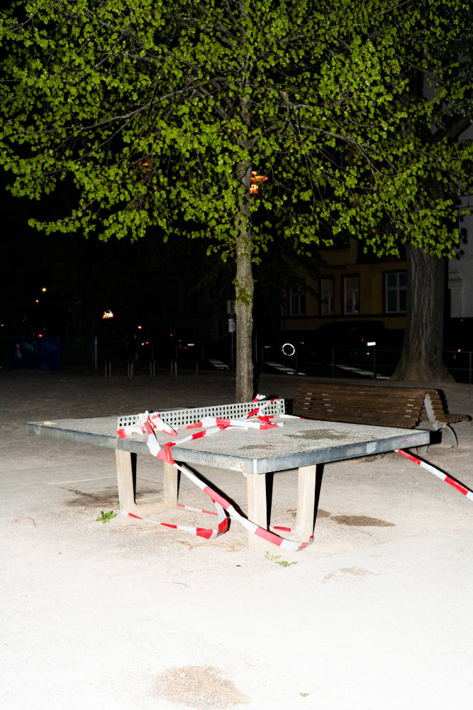 Ohne Ttitel (Montag,Fürstenplatz, Düsseldorf, April 2020) aus der Arbeit: Too Real