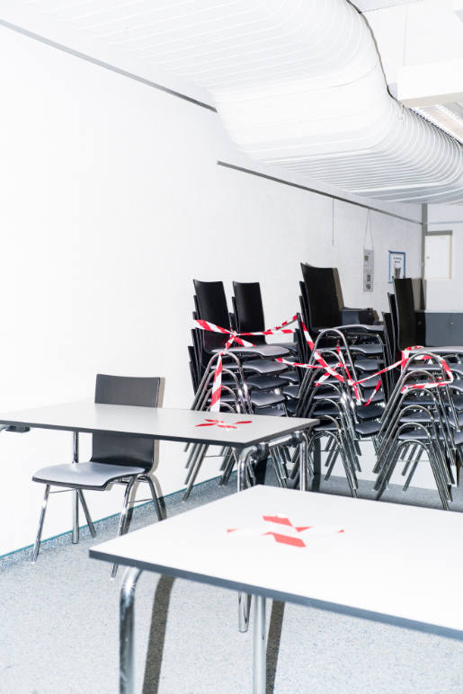 Untitled (Wednesday, Central Library, Bertha-von-Suttner-Platz, Düsseldorf, September 2020)