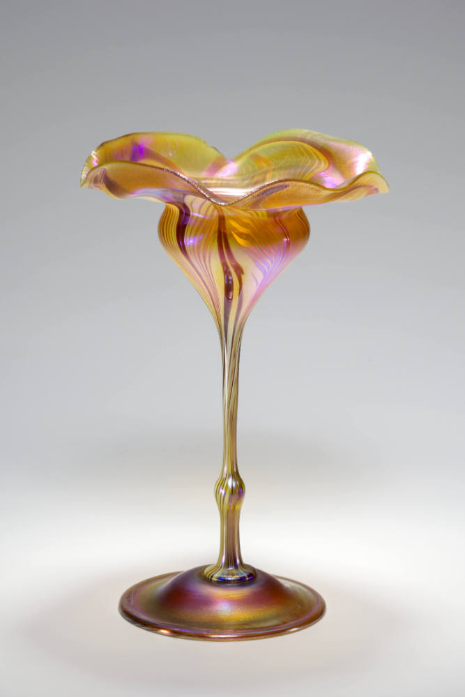 Zierglas im Form eines Blütenkelchs